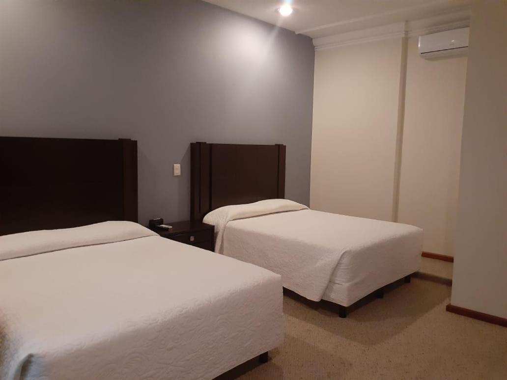Hotel Candelero Yuriria Экстерьер фото
